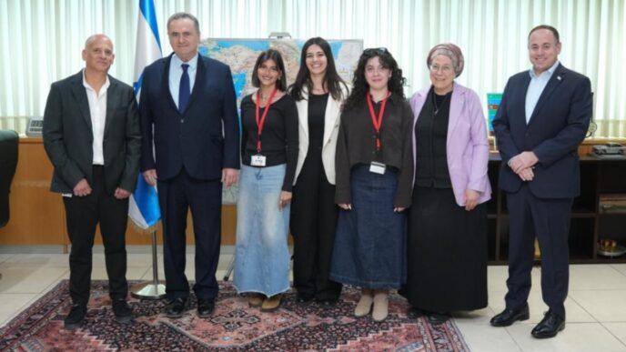 דבר ראשון