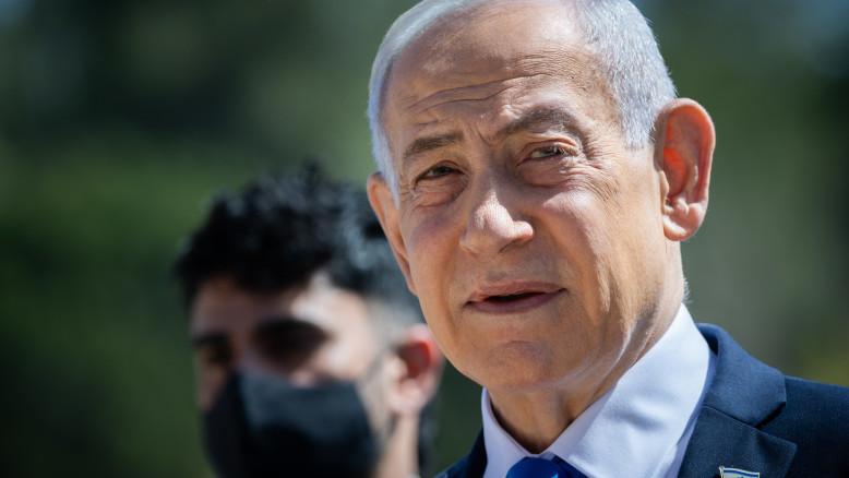 מעריב