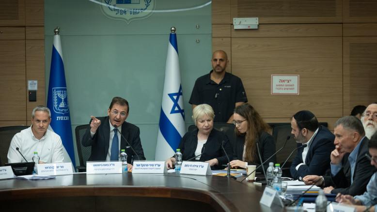 מעריב