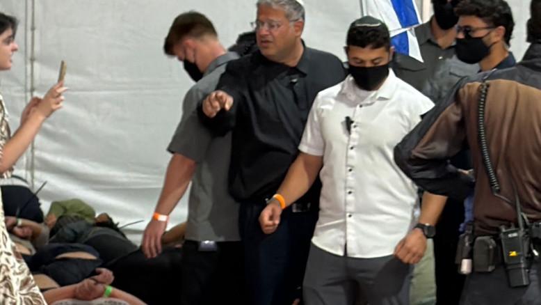 מעריב
