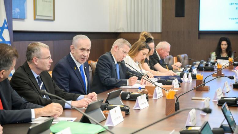 מעריב