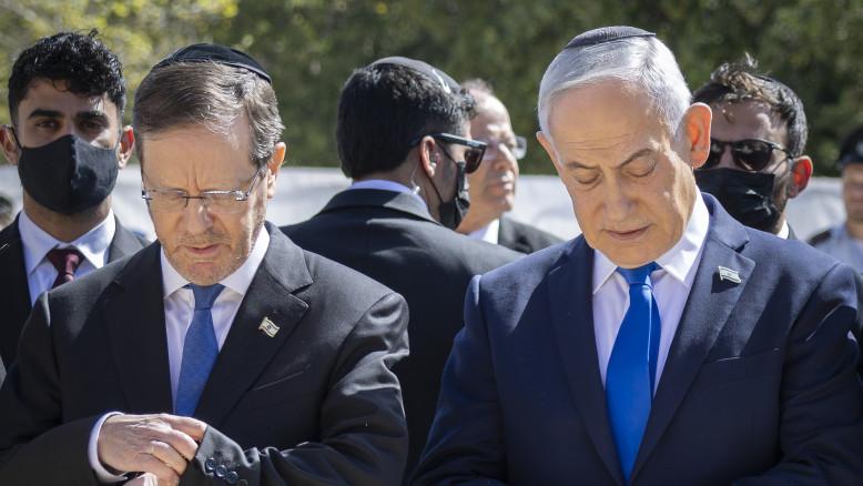 מעריב