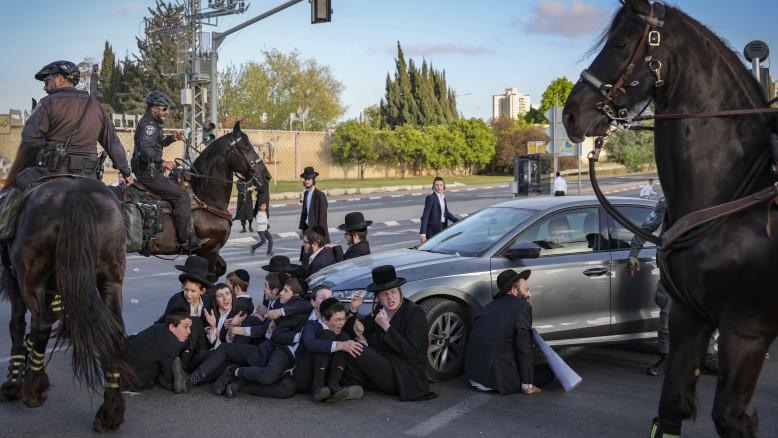 מעריב