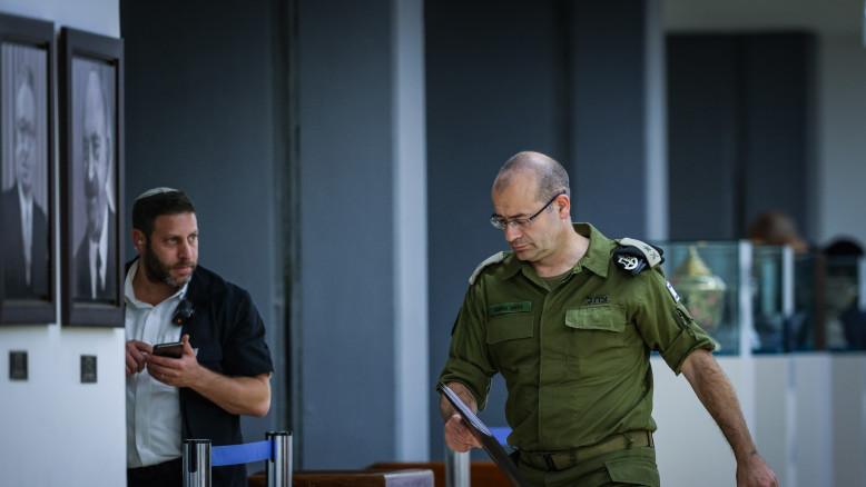 מעריב