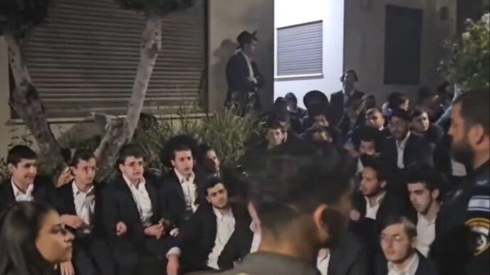 דבר ראשון