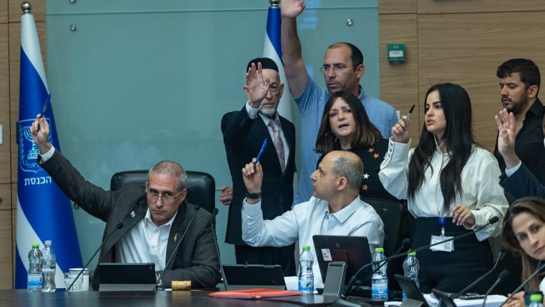 מעריב