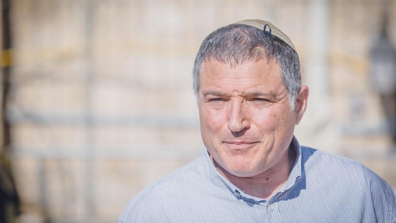 מעריב
