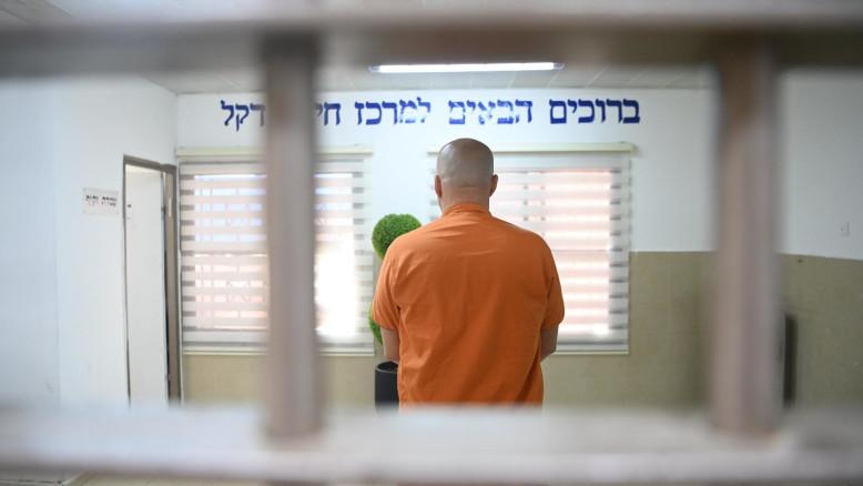 מעריב