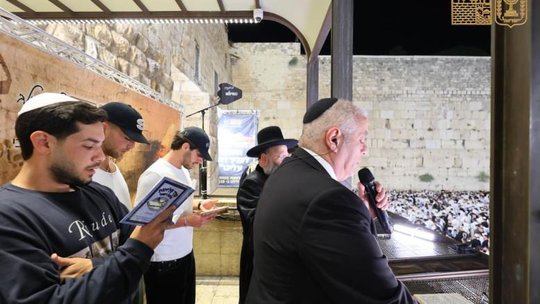 מעריב