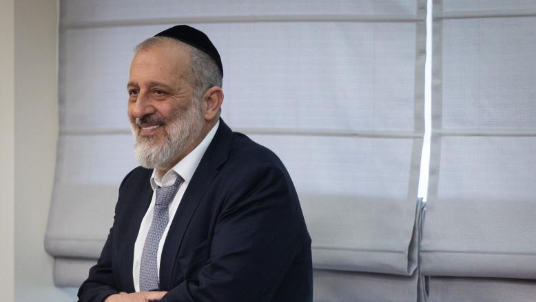 מעריב
