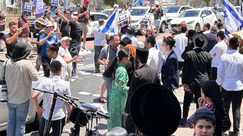 מעריב
