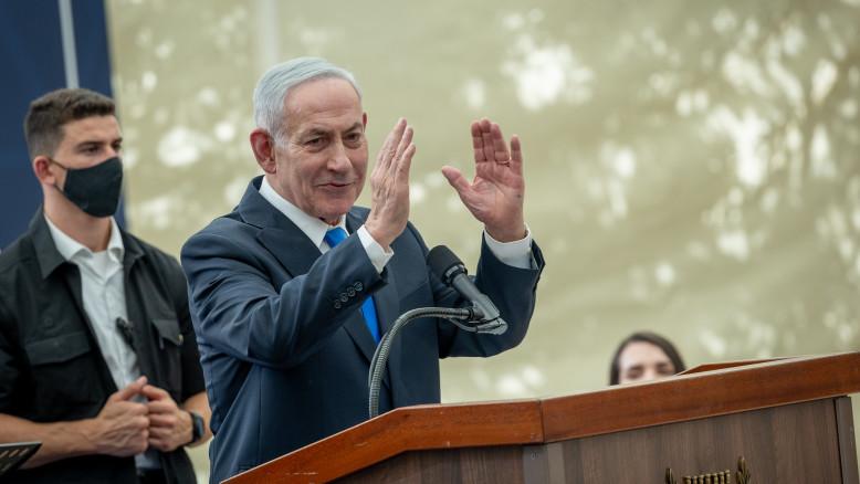 מעריב