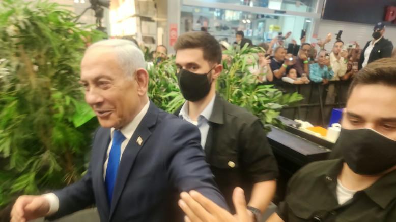 מעריב
