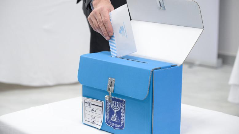 מעריב