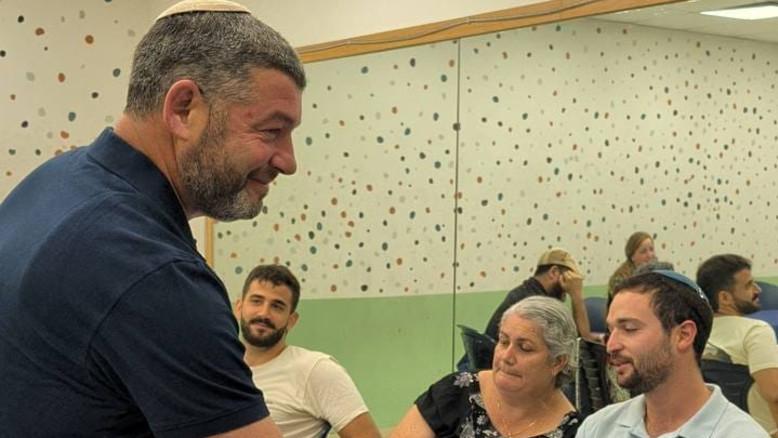 מעריב
