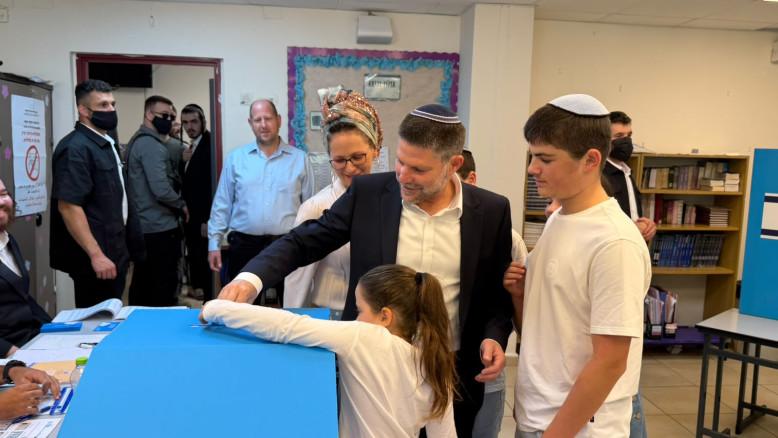 מעריב