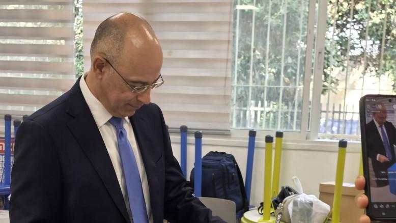 מעריב