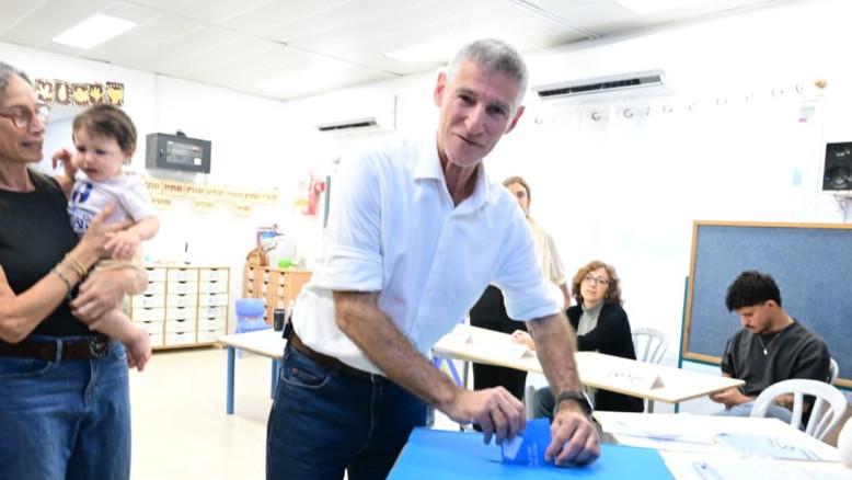 מעריב