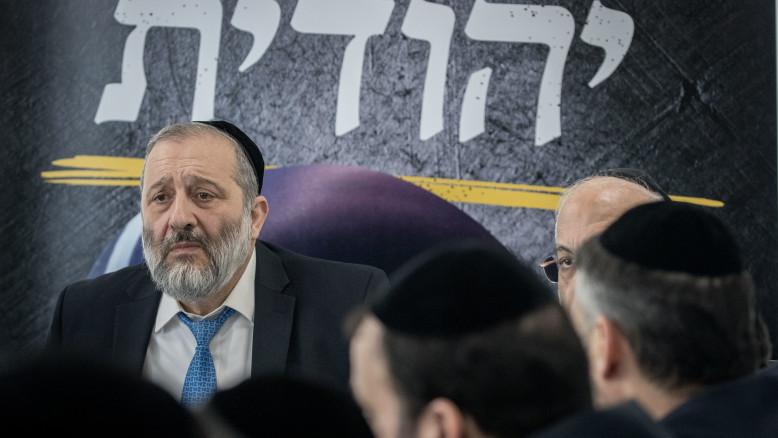 מעריב