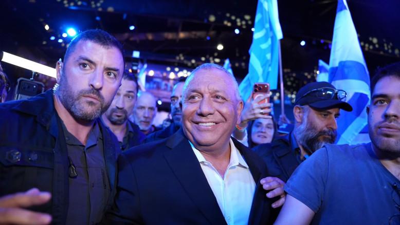 מעריב