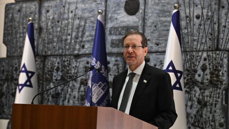 מעריב